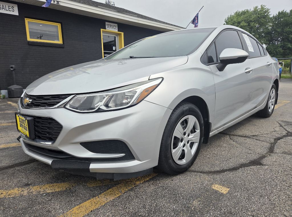 Photo 2 of this CHEVROLET CRUZE