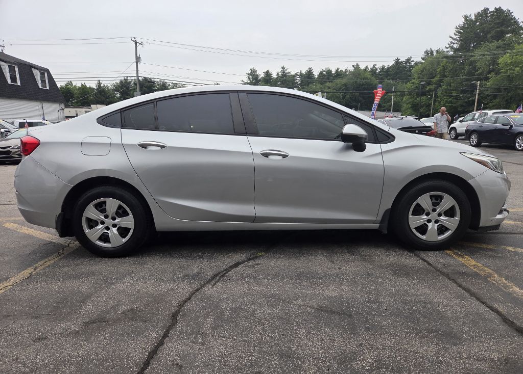 Photo 5 of this CHEVROLET CRUZE