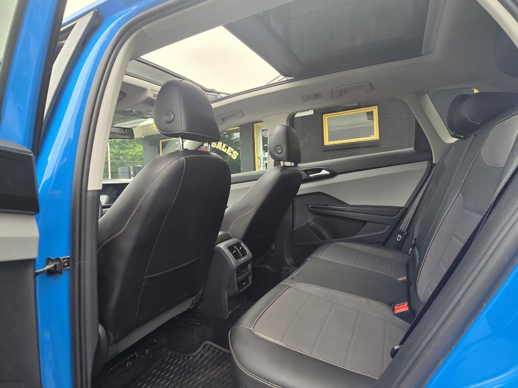 Photo 21 of this VOLKSWAGEN TAOS