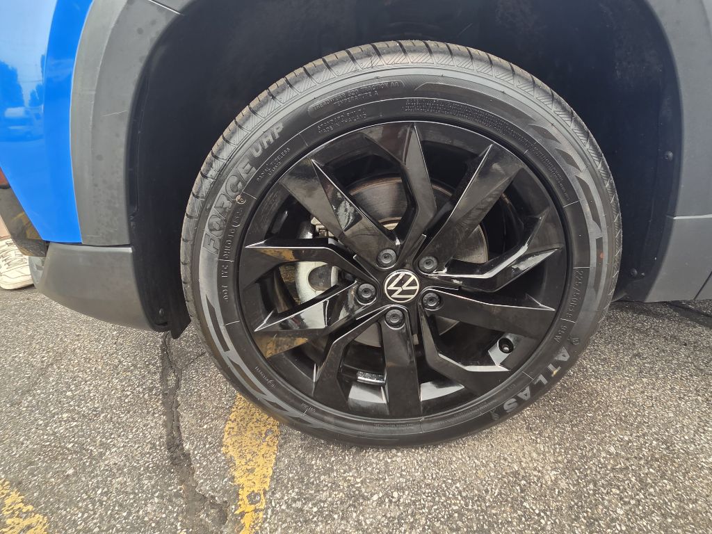 Photo 22 of this VOLKSWAGEN TAOS