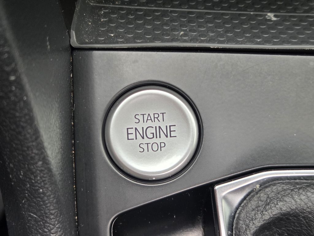 Photo 19 of this VOLKSWAGEN TAOS
