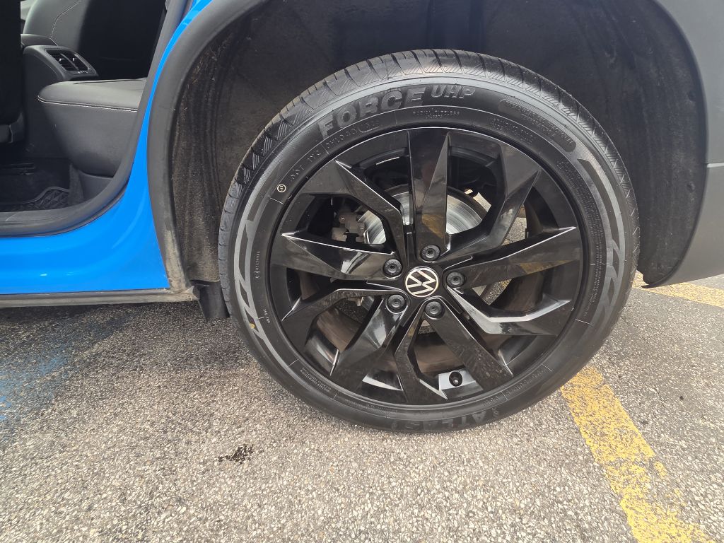 Photo 23 of this VOLKSWAGEN TAOS