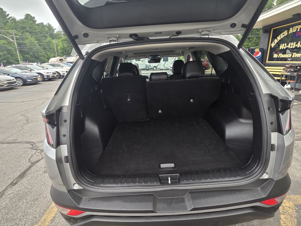 Photo 10 of this HYUNDAI TUCSON