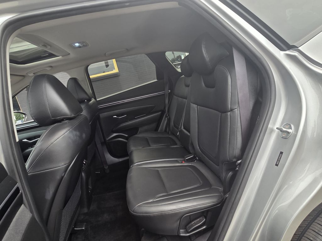 Photo 21 of this HYUNDAI TUCSON