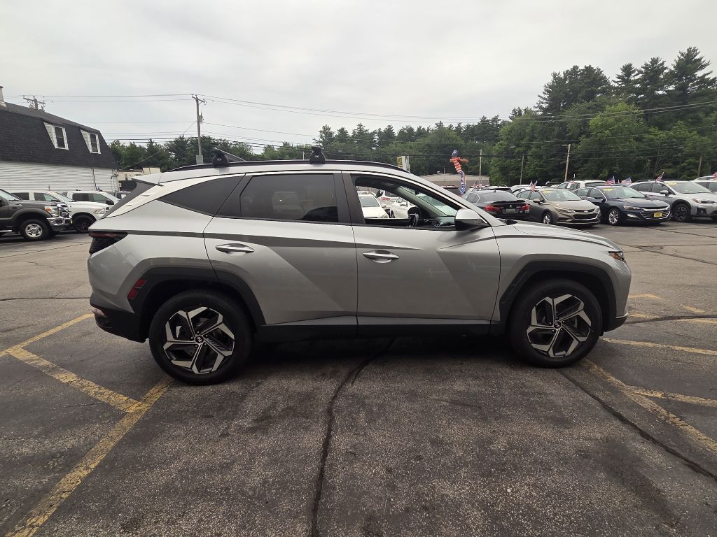 Photo 8 of this HYUNDAI TUCSON