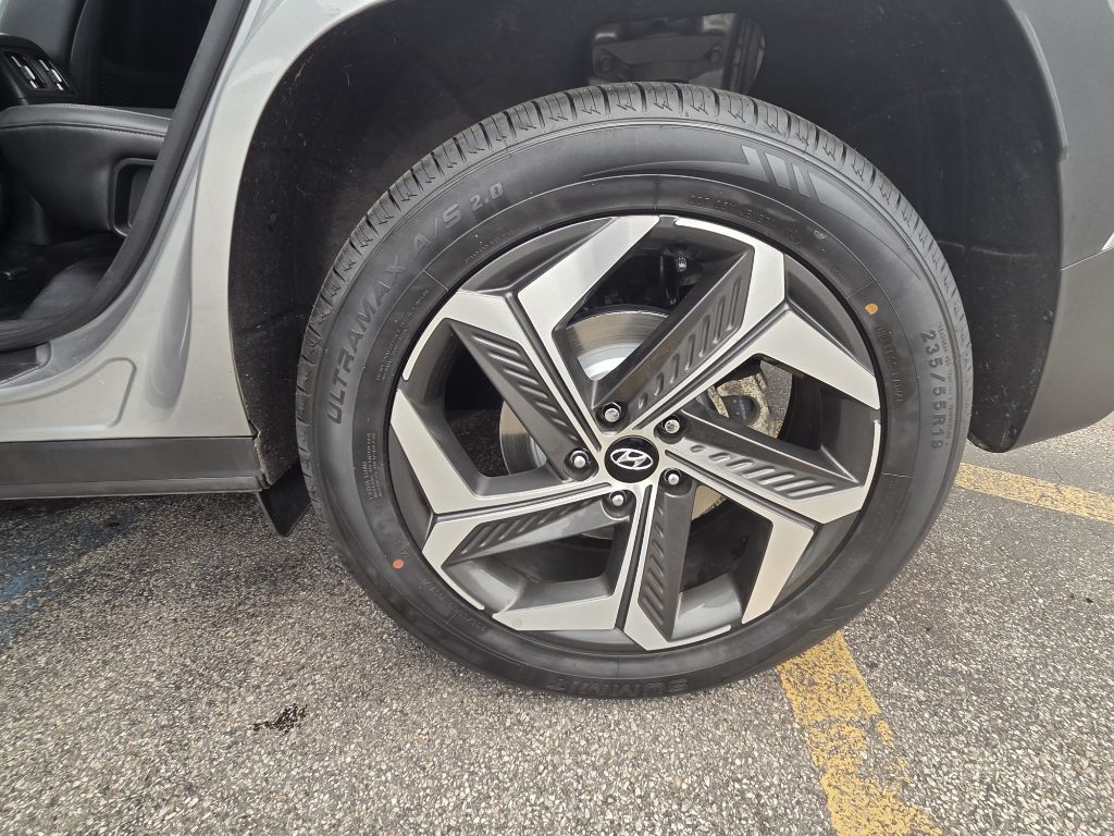 Photo 22 of this HYUNDAI TUCSON