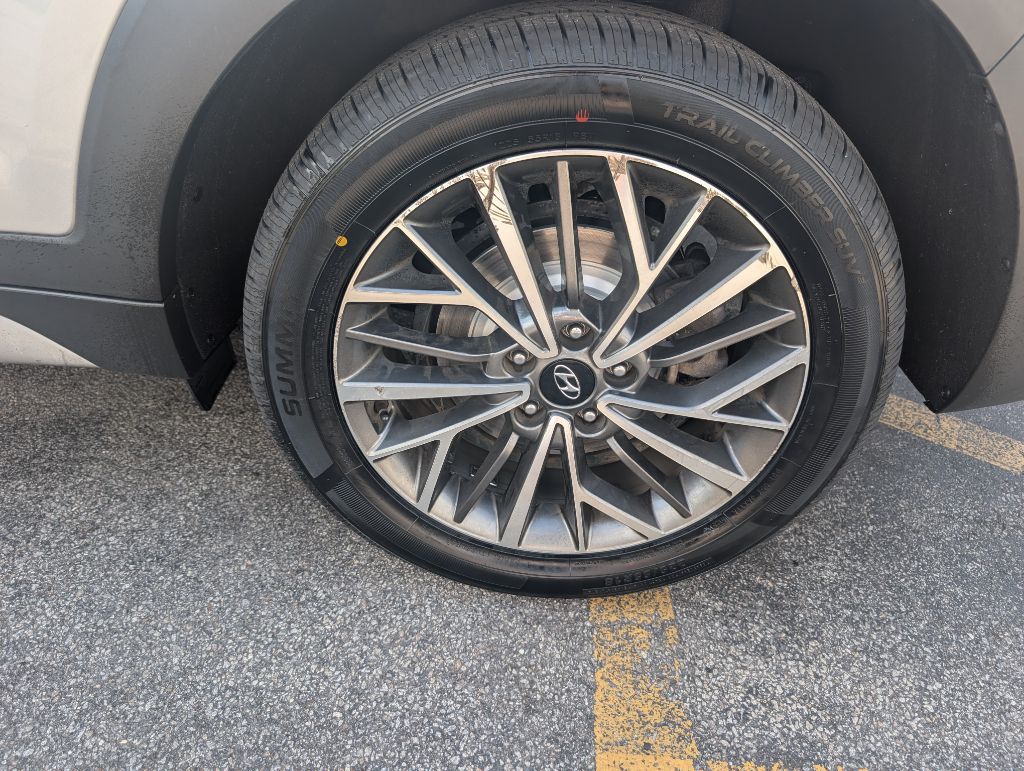 Photo 12 of this HYUNDAI TUCSON