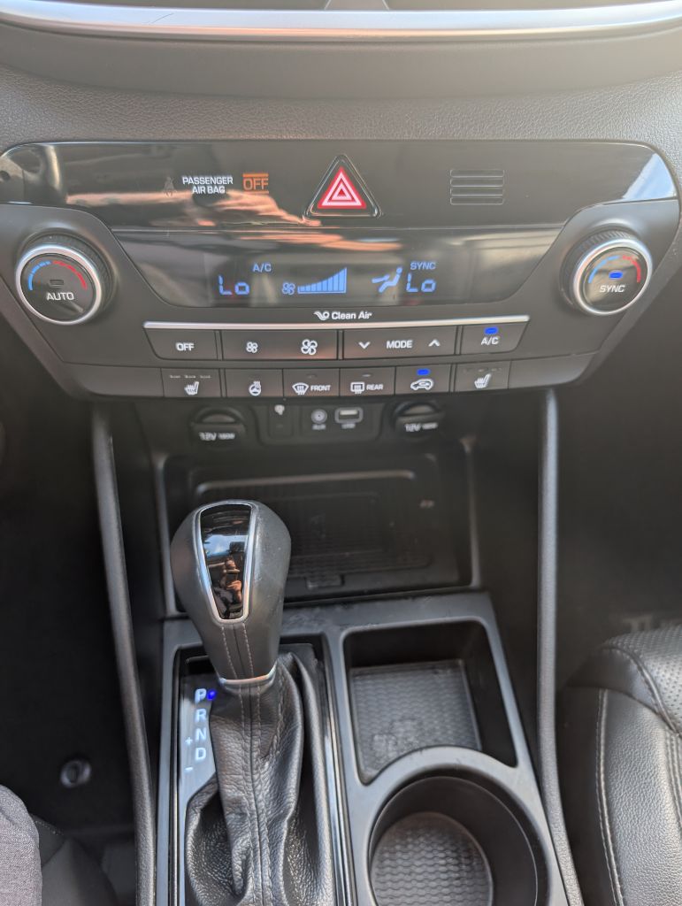 Photo 20 of this HYUNDAI TUCSON