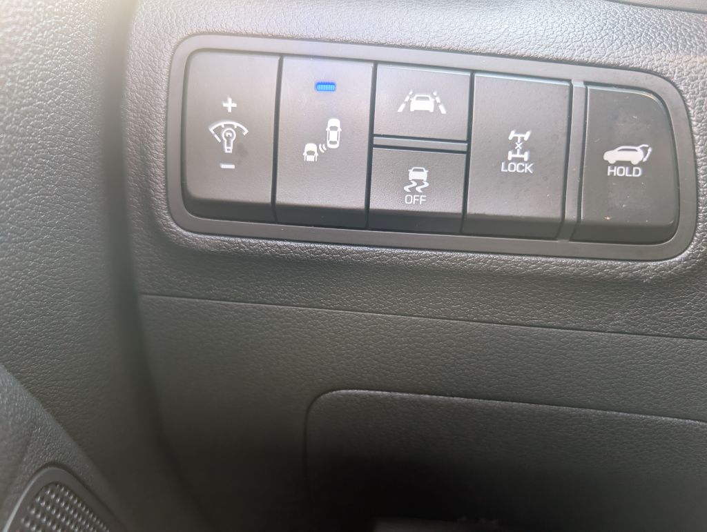 Photo 8 of this HYUNDAI TUCSON