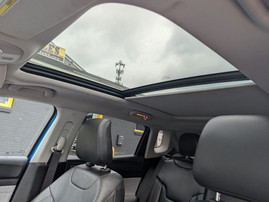 Photo 18 of this JEEP COMPASS