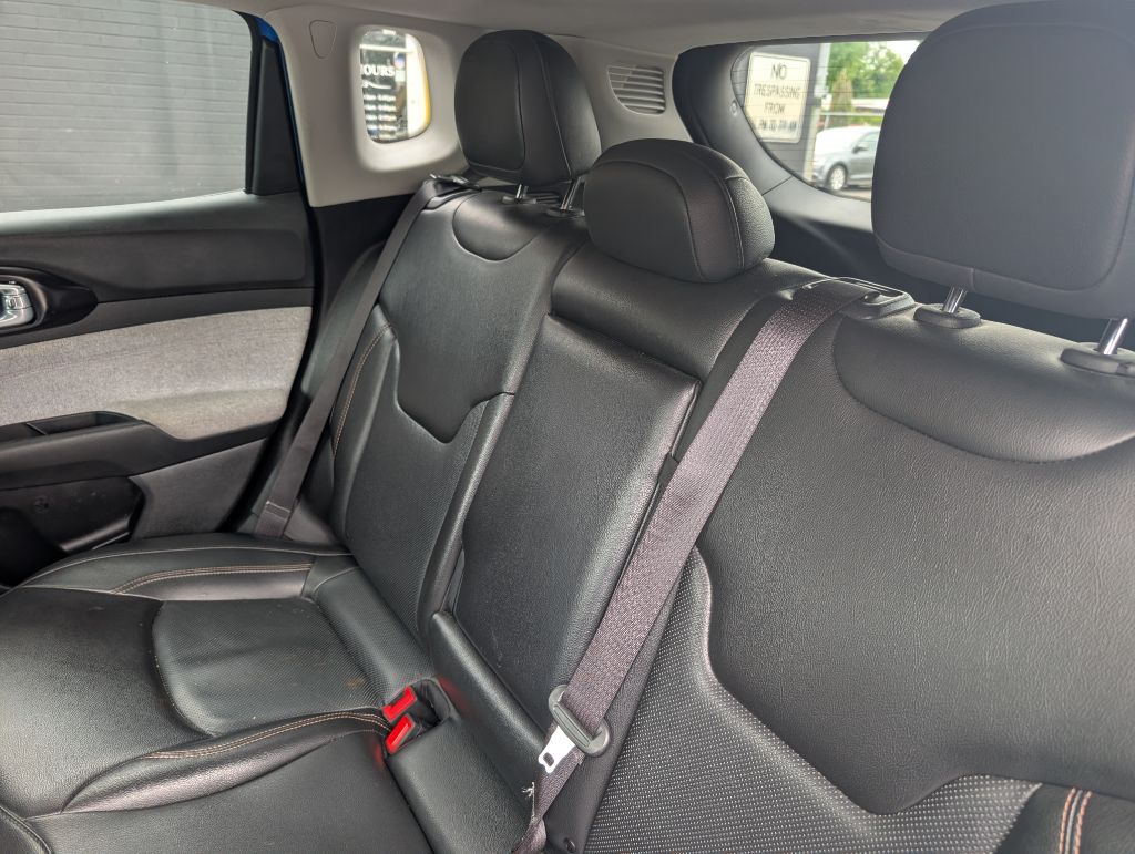 Photo 14 of this JEEP COMPASS