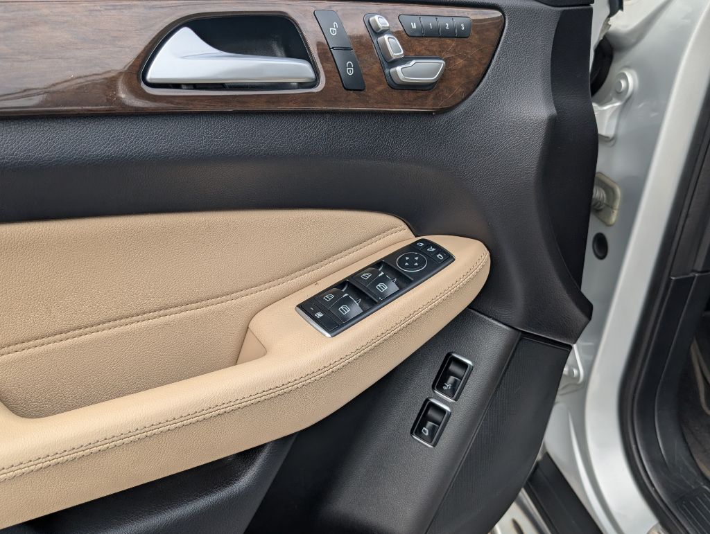 Photo 19 of this MERCEDES-BENZ GLS