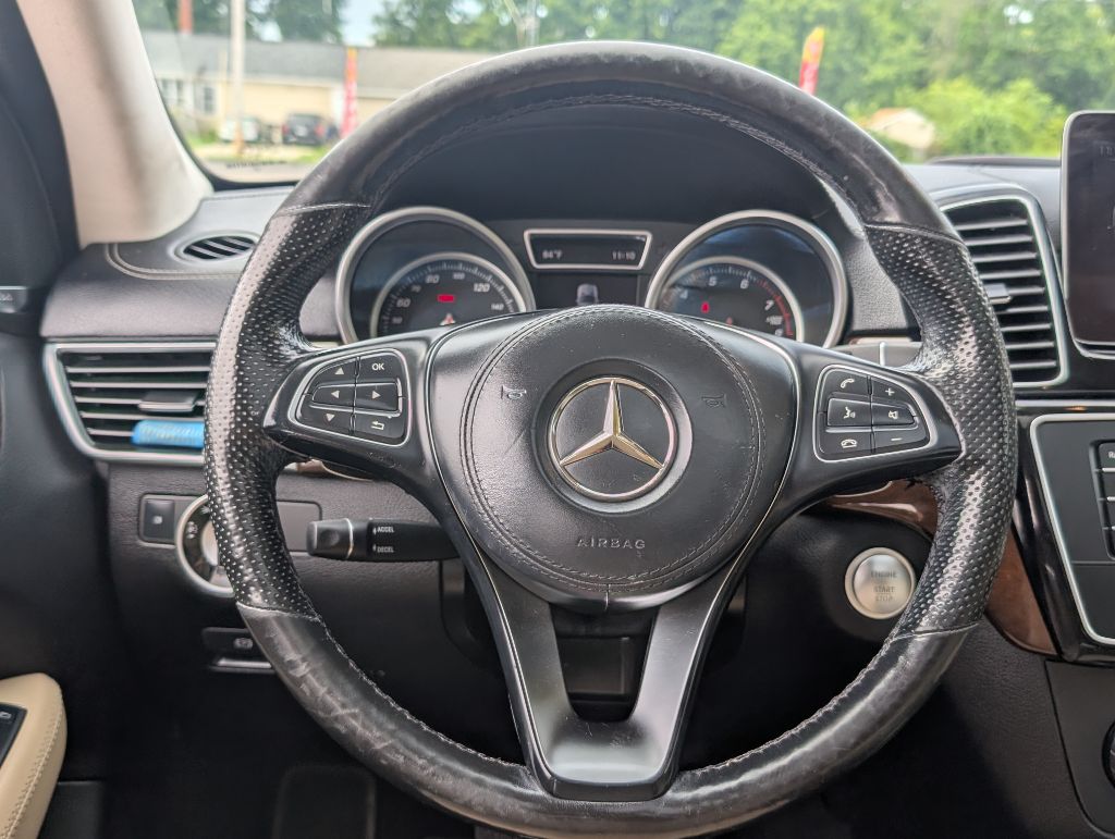 Photo 16 of this MERCEDES-BENZ GLS