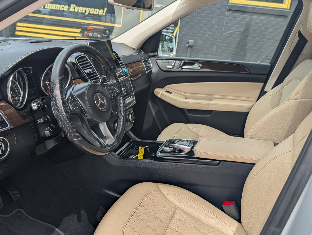 Photo 18 of this MERCEDES-BENZ GLS