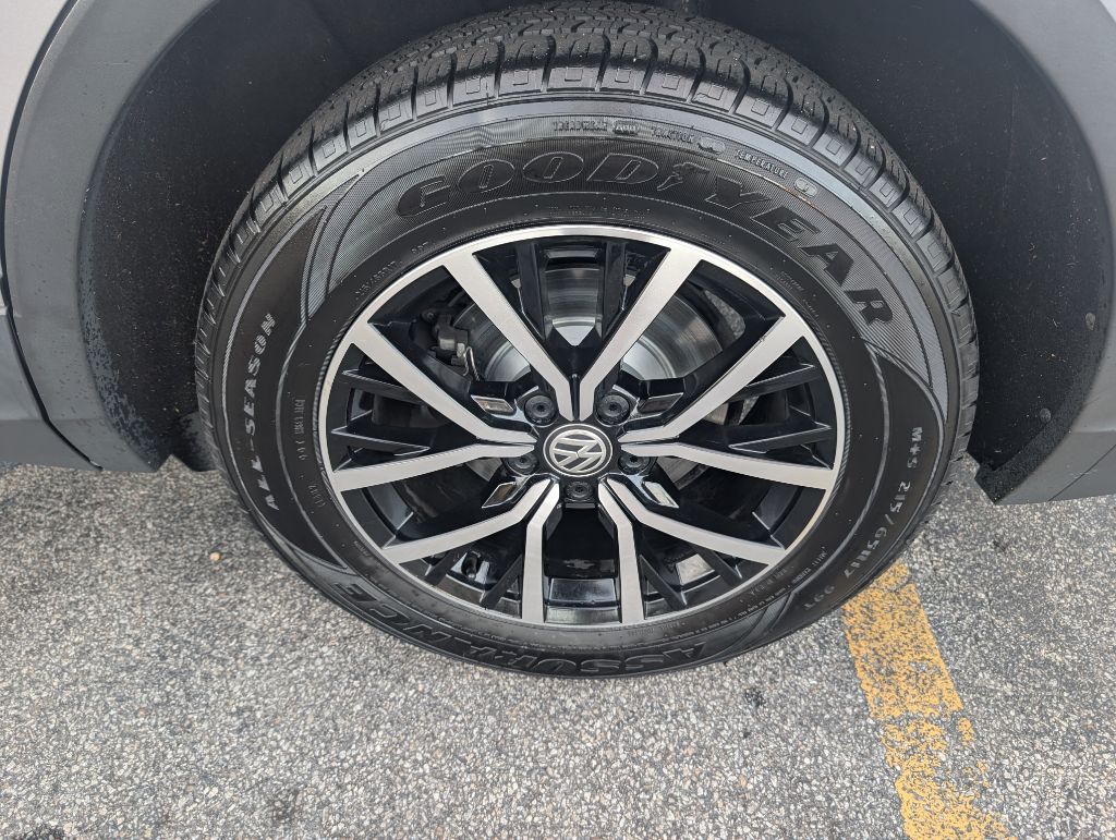 Photo 21 of this VOLKSWAGEN TIGUAN