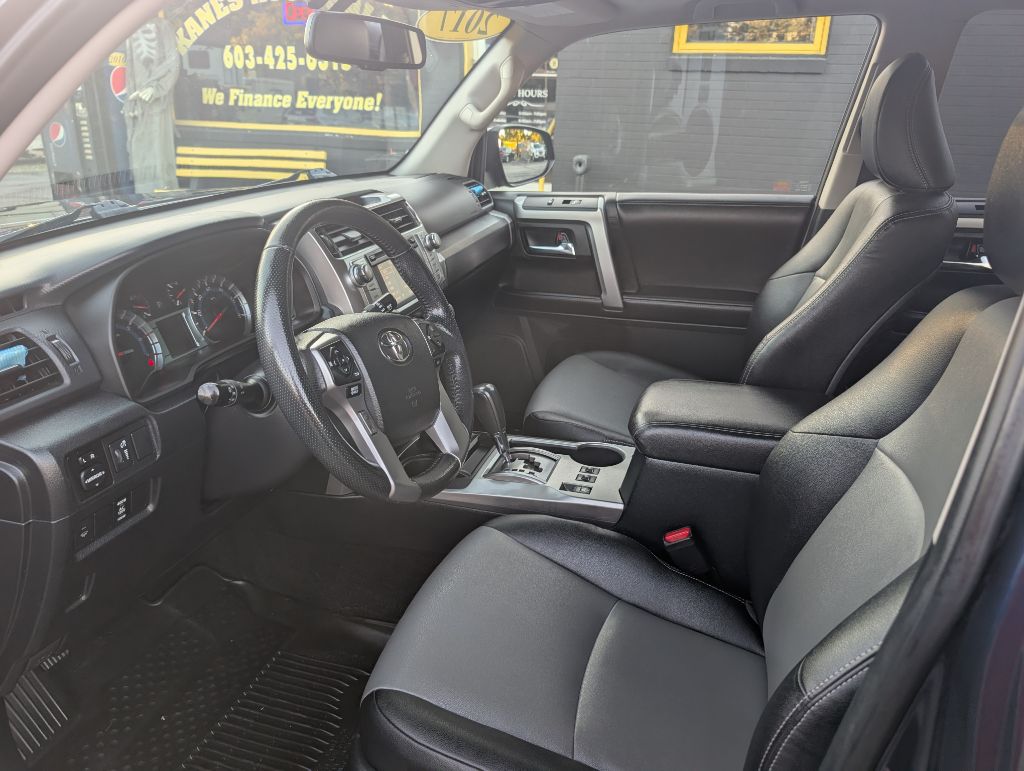 Photo 13 of this TOYOTA 4RUNNER