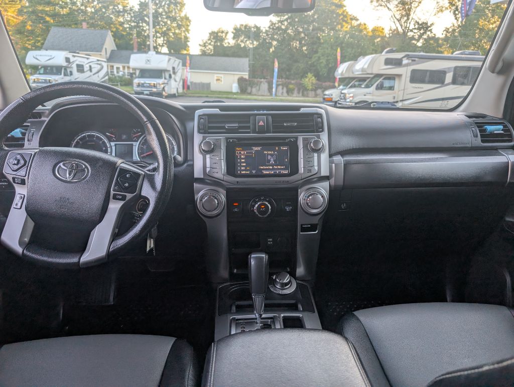 Photo 11 of this TOYOTA 4RUNNER