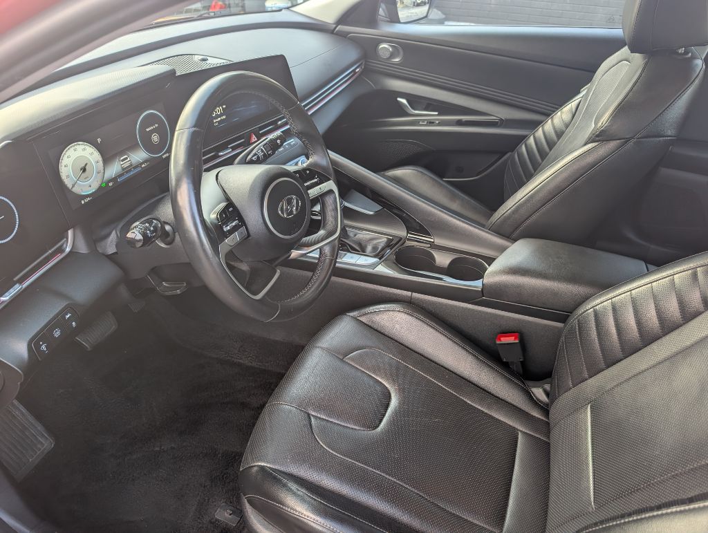 Photo 13 of this HYUNDAI ELANTRA