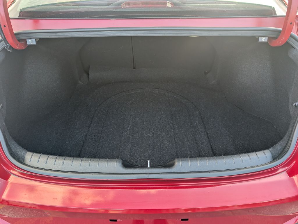 Photo 9 of this HYUNDAI ELANTRA