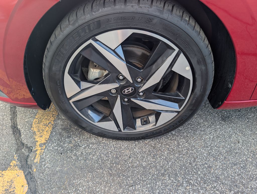 Photo 23 of this HYUNDAI ELANTRA