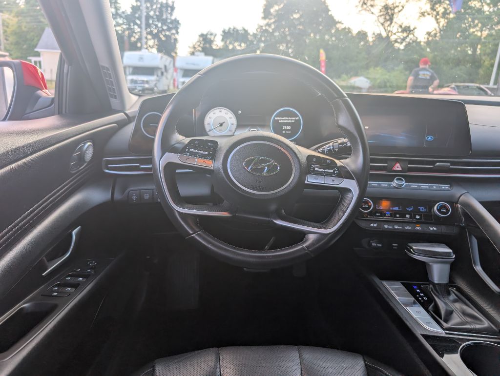 Photo 12 of this HYUNDAI ELANTRA