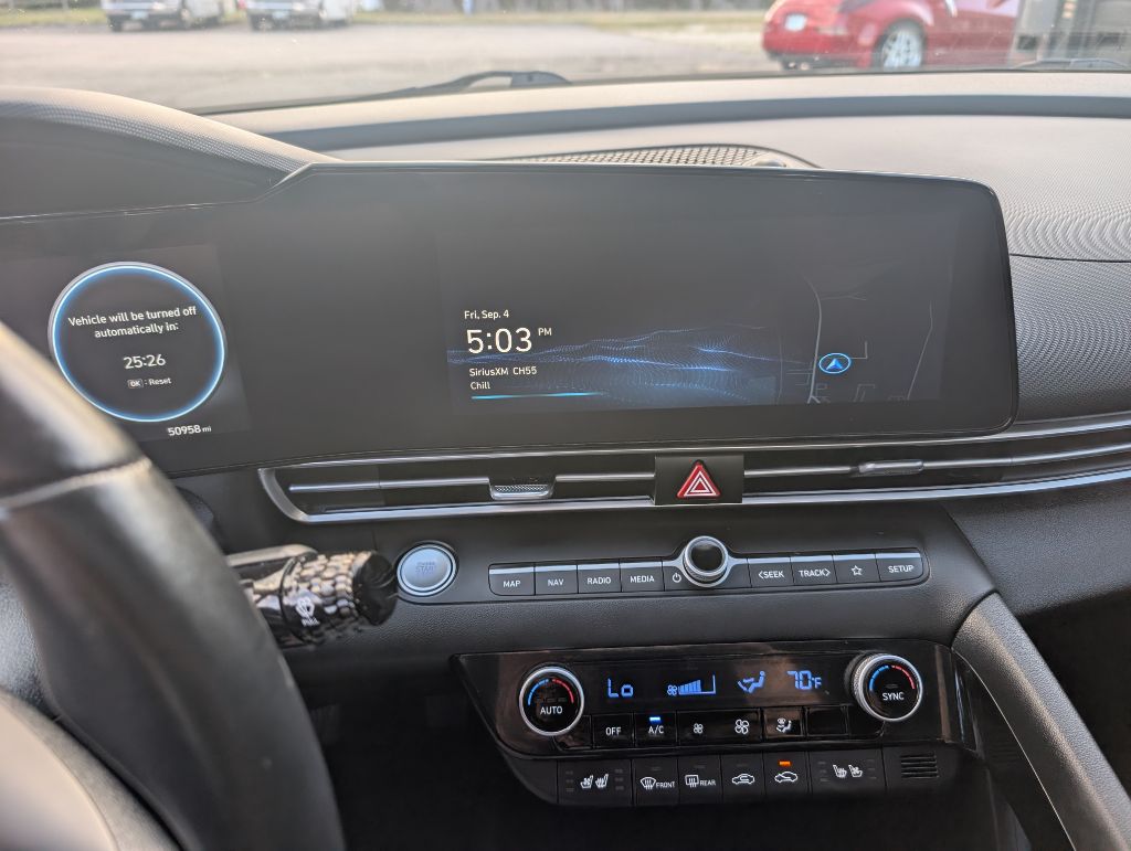 Photo 14 of this HYUNDAI ELANTRA