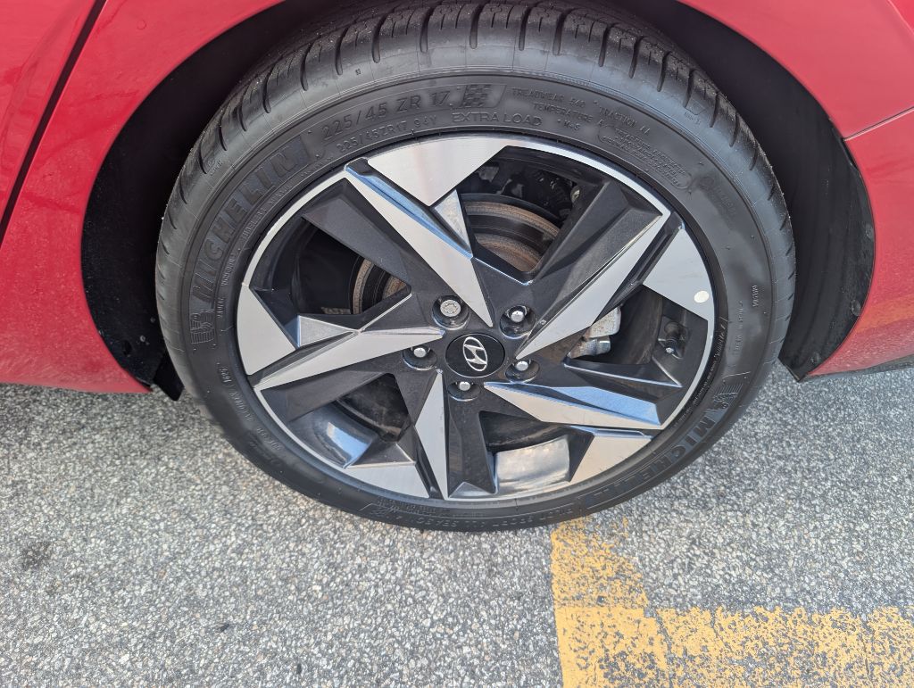 Photo 22 of this HYUNDAI ELANTRA