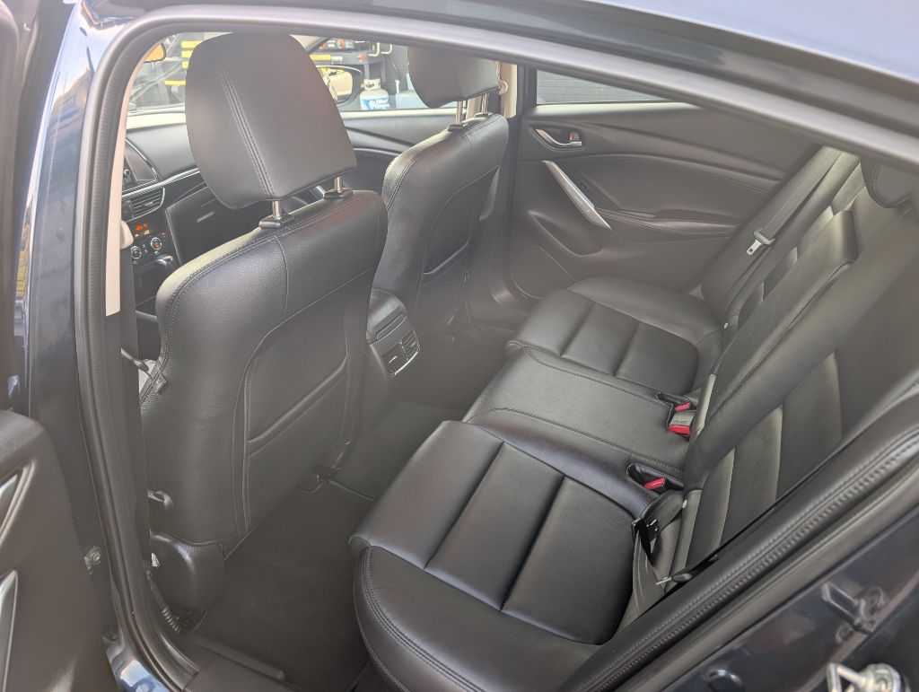 Photo 17 of this MAZDA 6