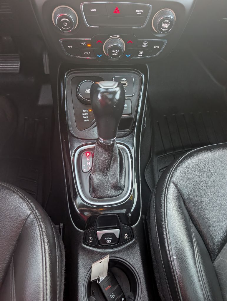 Photo 15 of this JEEP COMPASS