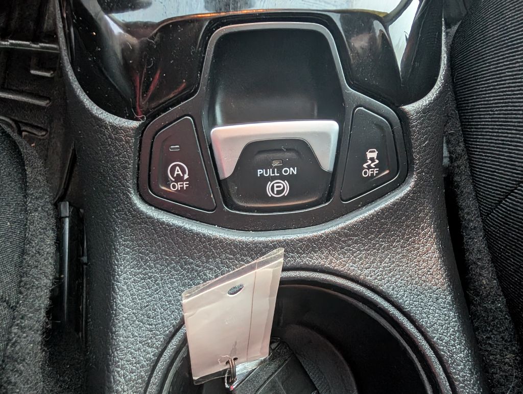 Photo 18 of this JEEP COMPASS
