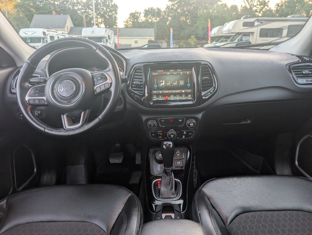 Photo 13 of this JEEP COMPASS