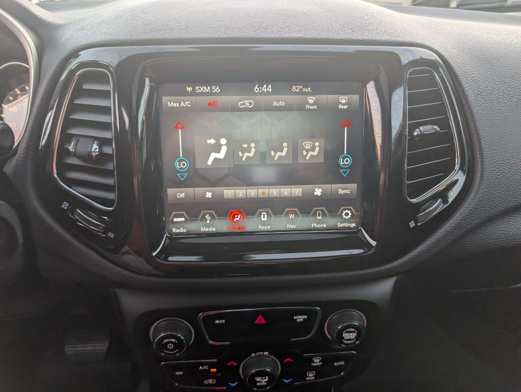 Photo 16 of this JEEP COMPASS