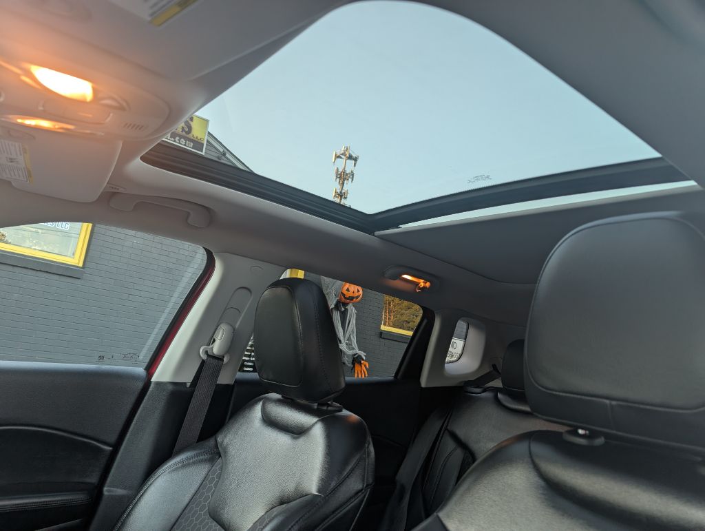 Photo 14 of this JEEP COMPASS