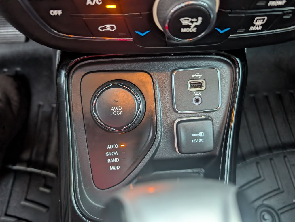 Photo 19 of this JEEP COMPASS