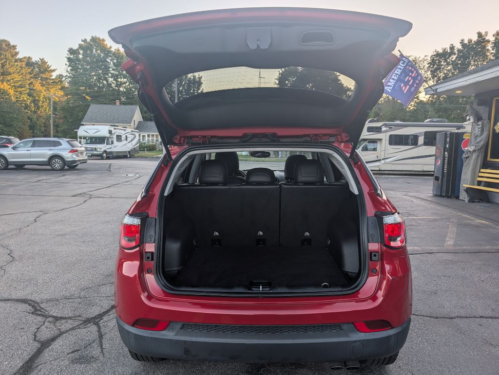 Photo 8 of this JEEP COMPASS