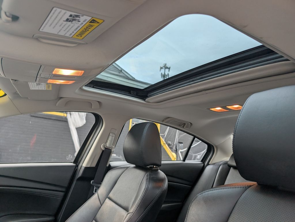 Photo 14 of this MAZDA 6