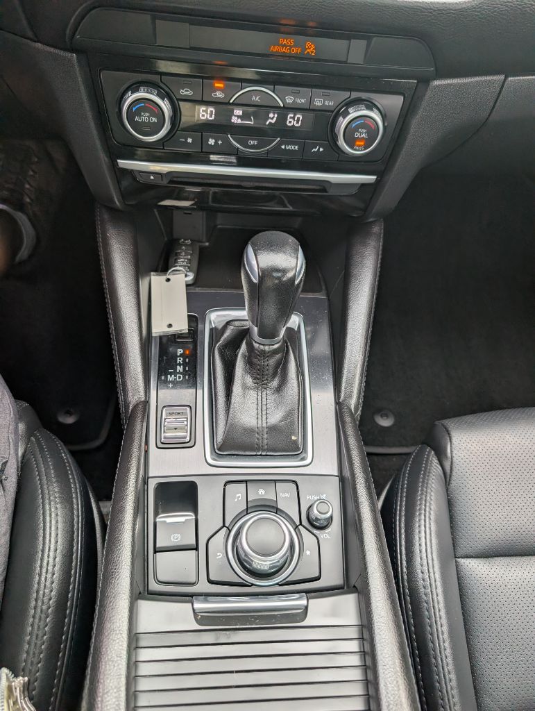 Photo 19 of this MAZDA 6