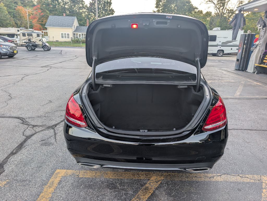Photo 8 of this MERCEDES-BENZ C-CLASS