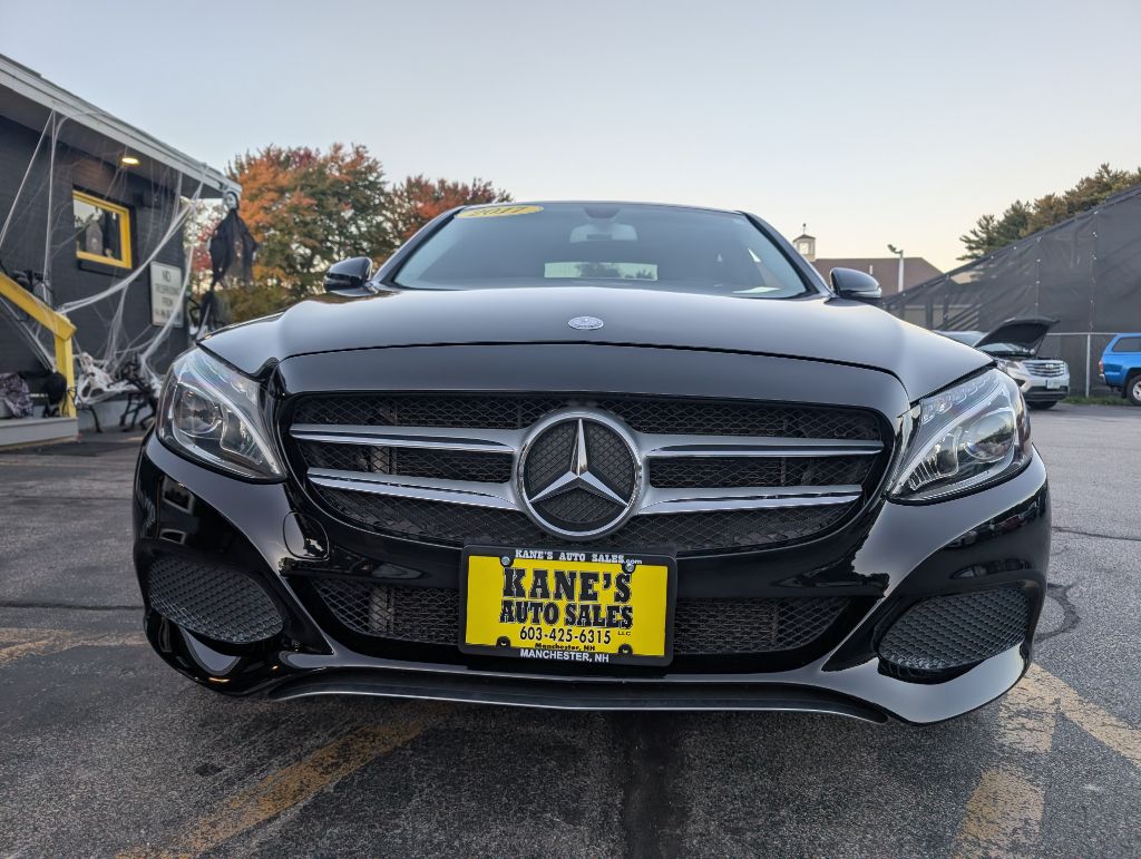 Photo 3 of this MERCEDES-BENZ C-CLASS