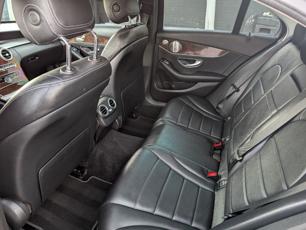 Photo 19 of this MERCEDES-BENZ C-CLASS