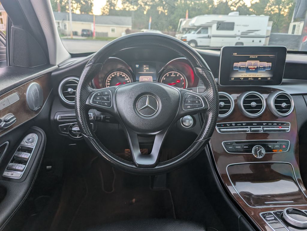 Photo 14 of this MERCEDES-BENZ C-CLASS