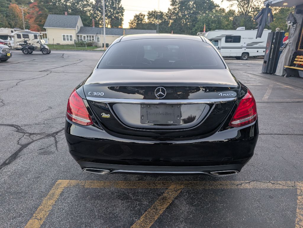 Photo 6 of this MERCEDES-BENZ C-CLASS