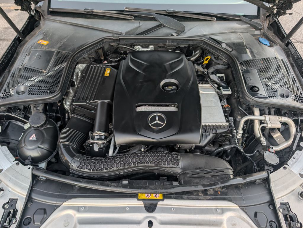 Photo 22 of this MERCEDES-BENZ C-CLASS