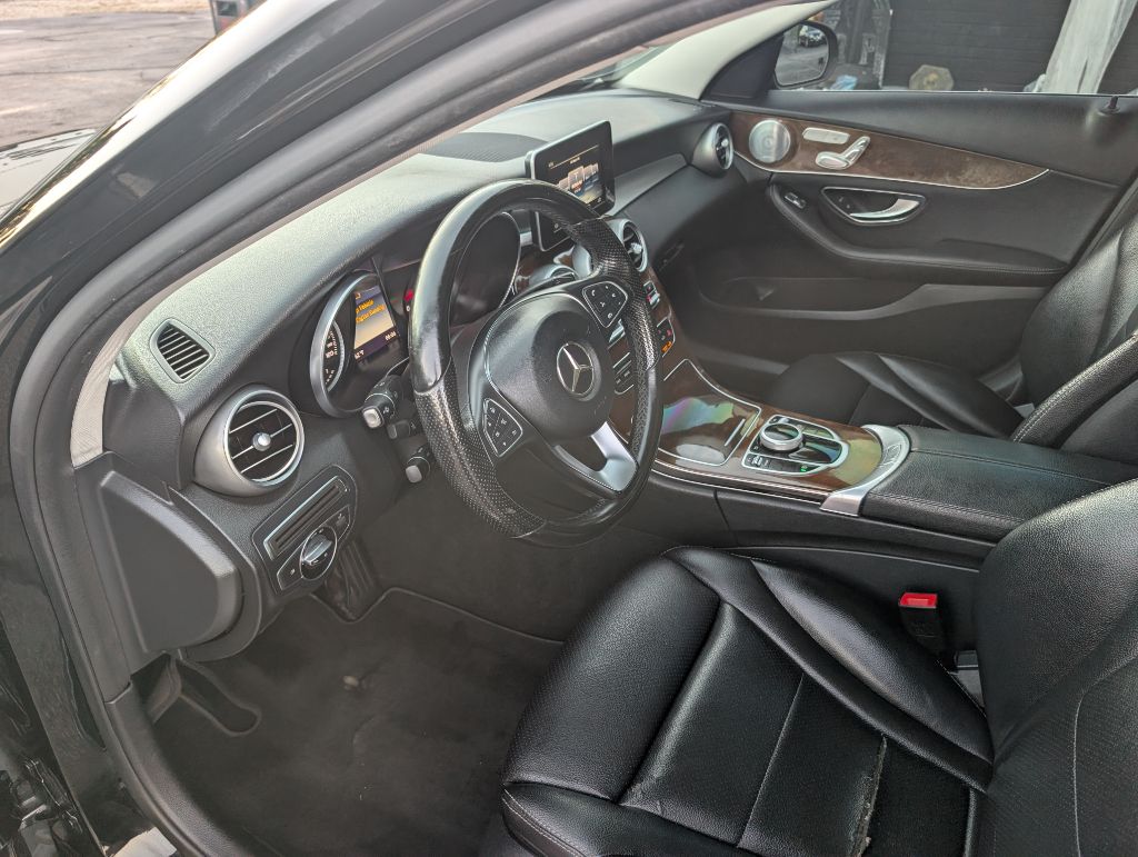 Photo 11 of this MERCEDES-BENZ C-CLASS