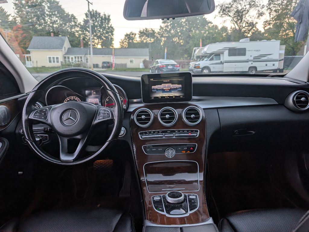 Photo 12 of this MERCEDES-BENZ C-CLASS