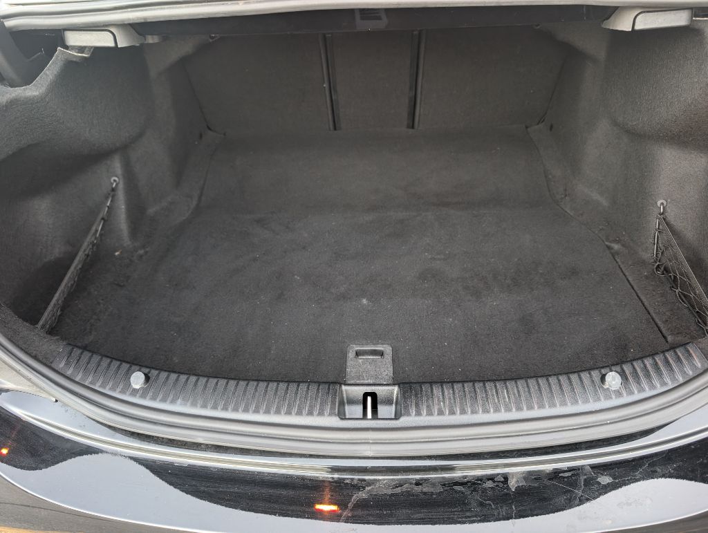 Photo 9 of this MERCEDES-BENZ C-CLASS