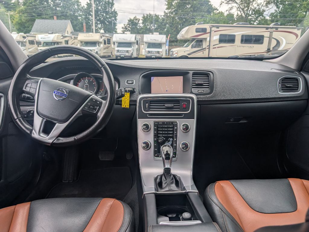 Photo 16 of this VOLVO V60 CROSS COUNT