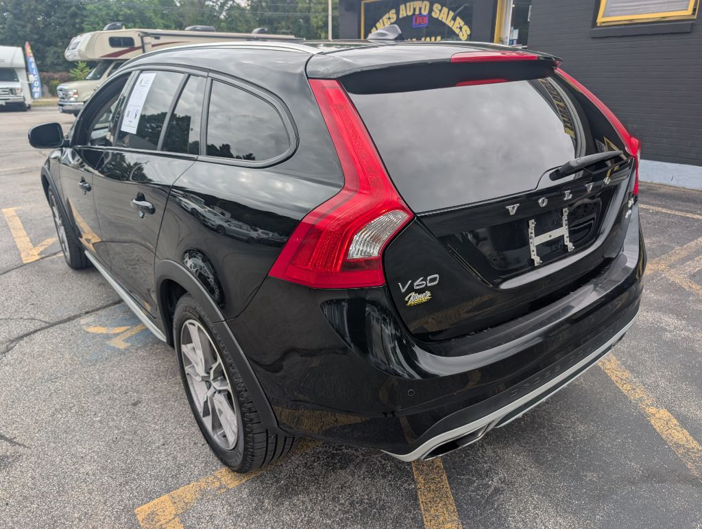 Photo 5 of this VOLVO V60 CROSS COUNT