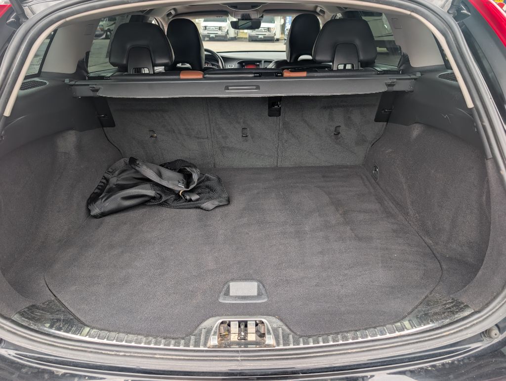 Photo 9 of this VOLVO V60 CROSS COUNT