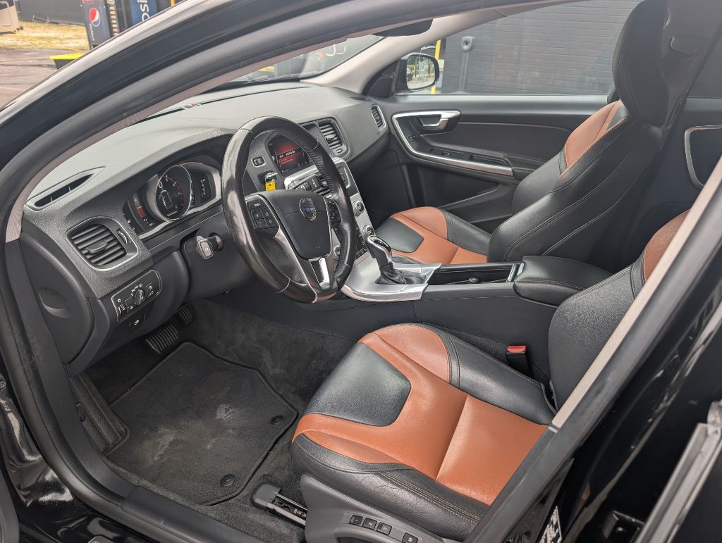 Photo 11 of this VOLVO V60 CROSS COUNT
